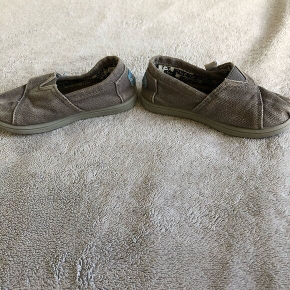 Toms Slip On Canvas Shoes - Picture 8 of 10